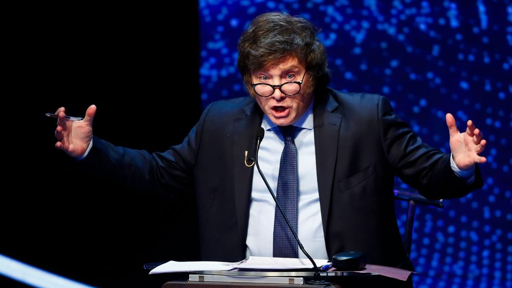 Milei castigó a Boca y Riquelme, y tildó a Gago como un 5 de la salada