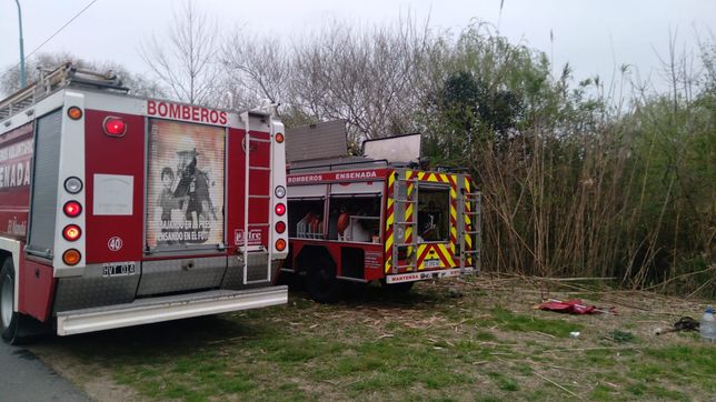 fuego, humo y alarma por un importante incendio en la entrada de la isla santiago