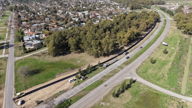 avanza la construccion de la bicisenda de diagonal 74 que unira la bajada de la autopista con punta lara