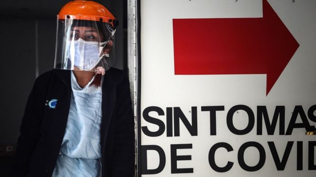 ¿que es el tinnitus, el nuevo sintoma de la variante omicron que enciende las alarmas?