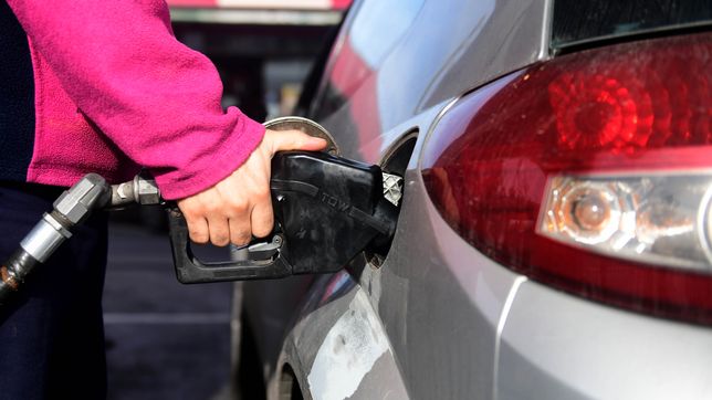 clausuraron una estacion de servicios de la plata por un fuerte olor a nafta que hizo descomponer a los vecinos