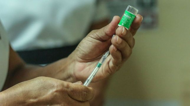 empiezan a vacunar a pacientes de riesgo menores de 60 anos