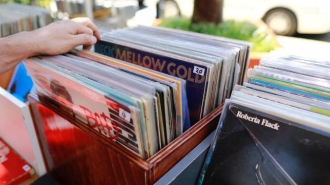 meridiano v se prepara para la septima edicion de su gran feria de vinilos