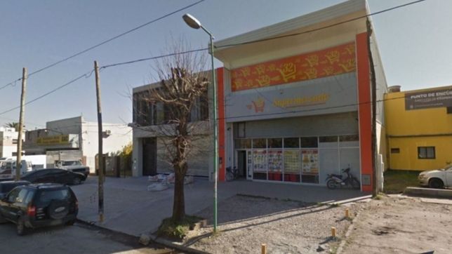 entraron a un super de tolosa, balearon a un cliente y escaparon con la recaudacion