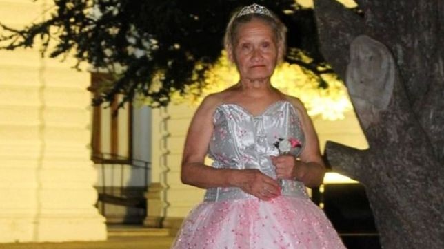 cuando tenia 15 no pudo festejar su cumpleanos y 64 anos despues su familia le cumplio el sueno en la plata
