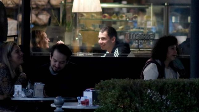 comer en lugares cerrados: ¿cual es el riesgo de contagio para vacunados con ambas dosis?