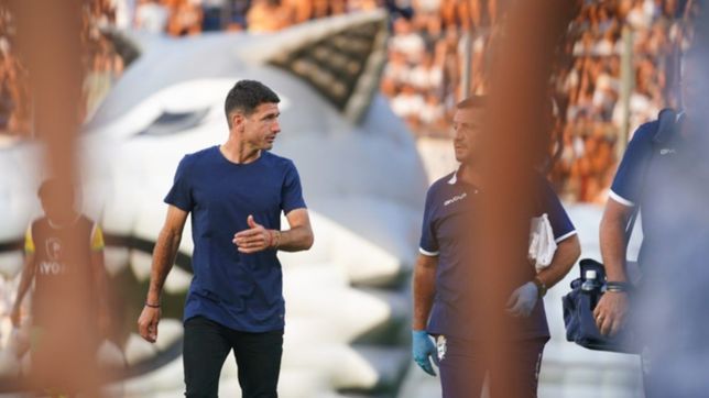 chirola romero pende de un hilo: ¿que se sabe del futuro del dt de gimnasia?