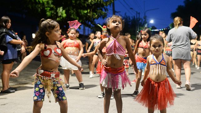 color, diversion y mucha espuma: asi se vivio el carnaval de gorina