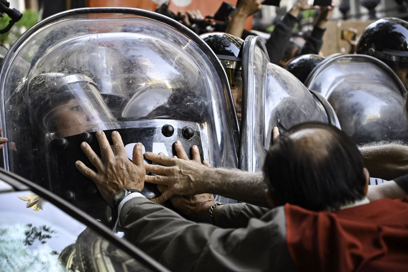 Los jubilados marcharon como cada mi&eacute;rcoles y las fuerzas de seguridad desplegaron un gran operativo