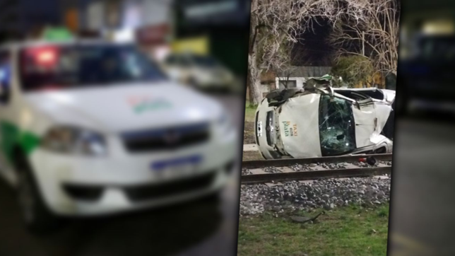 robaron un taxi, huyeron a toda velocidad y lo volcaron en la avenida 72