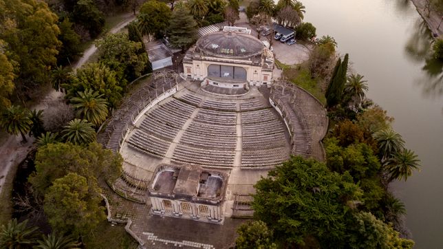 abrieron los sobres de la licitacion para renovar el teatro del lago y hubo diez ofertas