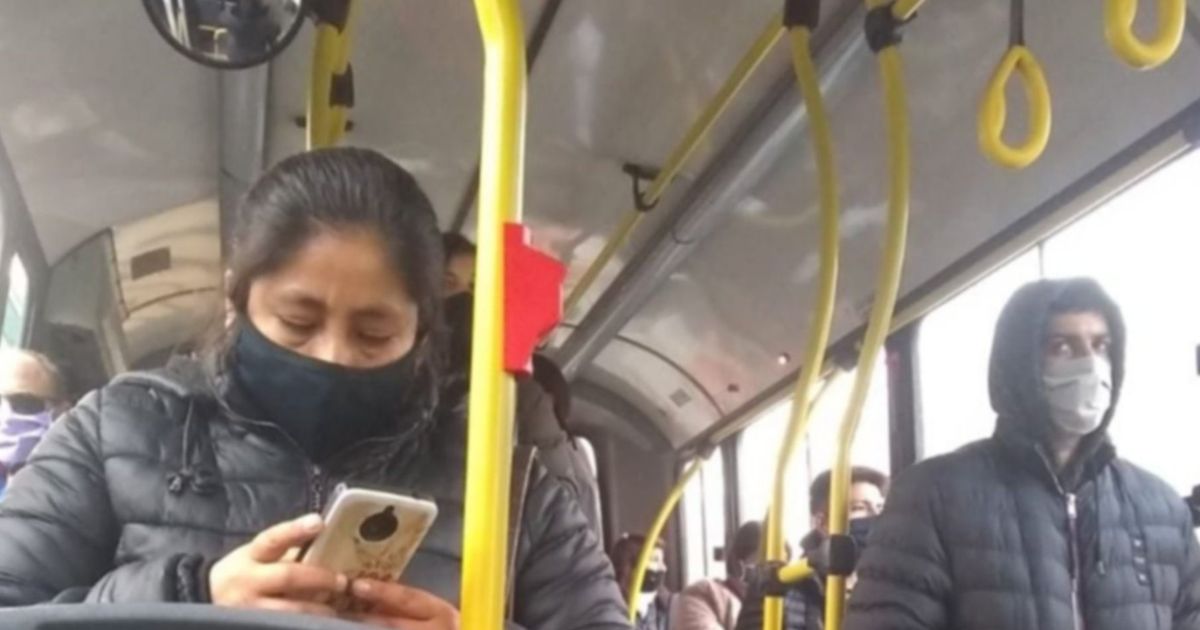 Los micros de La Plata repletos en plena cuarentena