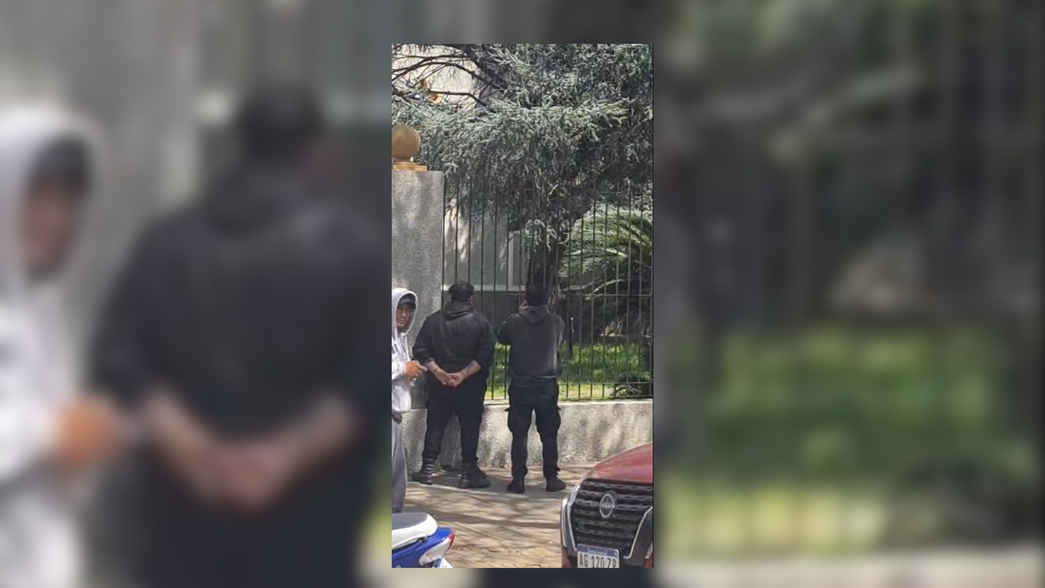 Trabajadores del PAMI en La Plata denunciaron la aparición de encapuchados durante una manifestación