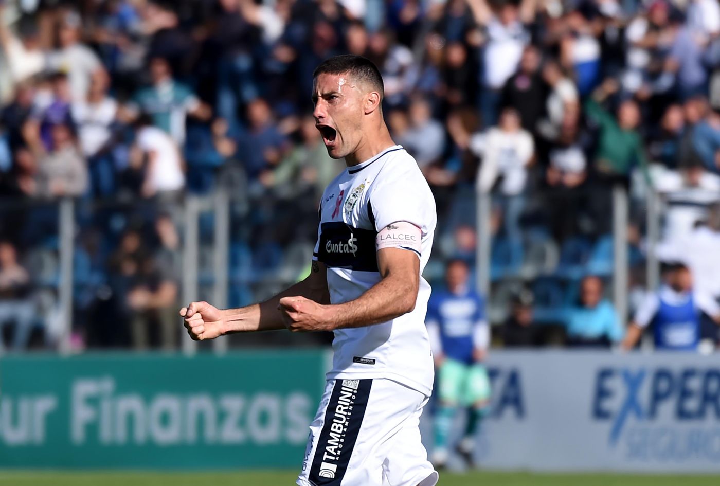 Gimnasia Morales grito gol.JPG