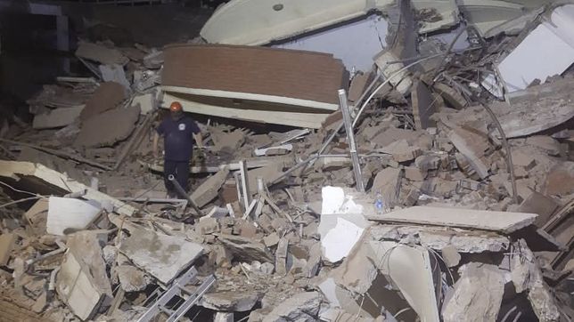 confirman que son tres las personas desaparecidas por el derrumbe en el apart hotel dubrovnik