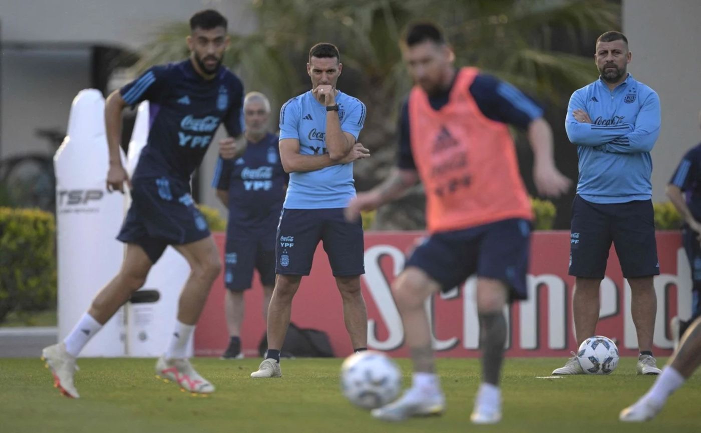 Selección Argentina Entrenamiento Lionel Messi Lionel Scaloni.jpg