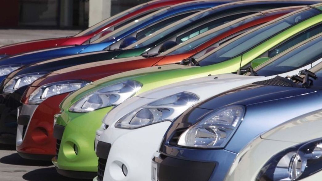 Suspendieron la venta de autos 0km después del fuerte alza del dólar