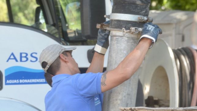 absa continua con las mejoras en la red en distintos barrios de la plata y faltara el agua
