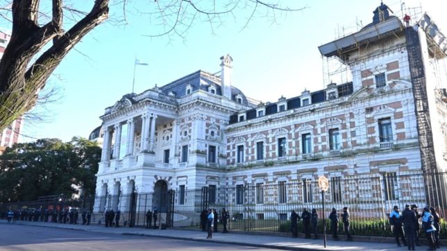 policias, docentes, medicos y mas: las nuevas fechas de cobro de los estatales bonaerenses