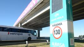 todos los puntos de la autopista donde se instalan los totems para controlar la velocidad