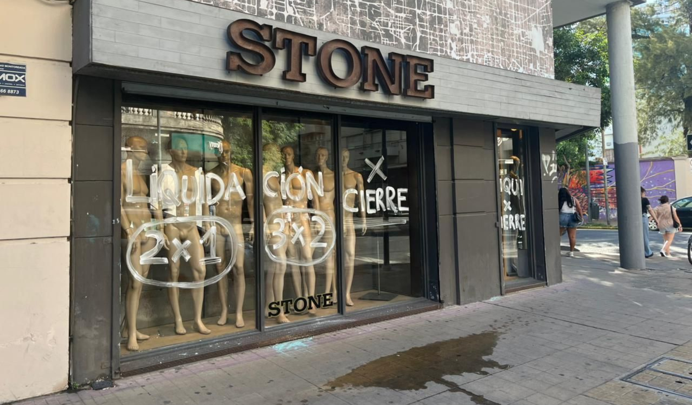Stone cierra casa de ropa