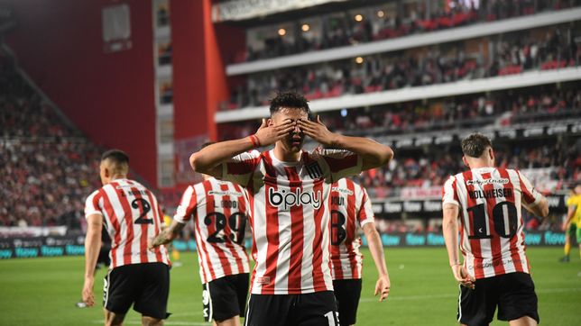 el guino de un jugador de estudiantes para el primer refuerzo