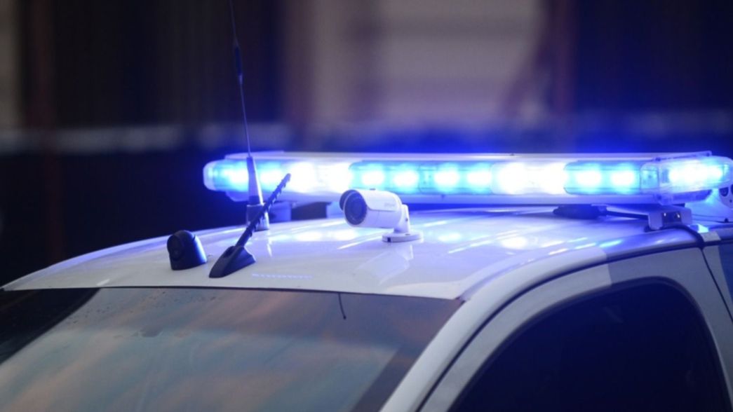 Paró en un control, no tenía registro, discutió con la Policía y cayó por tener droga