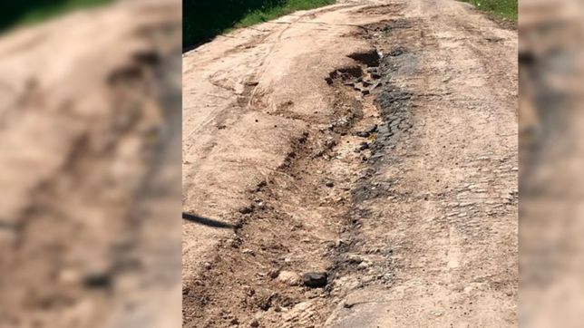 la calle de su casa esta destruida y exploto: es como la grieta que sufre el pais