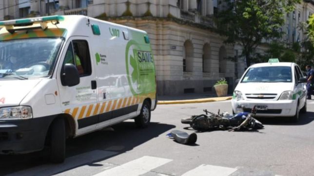 impactante accidente en pleno centro de la plata termino con un motociclista herido