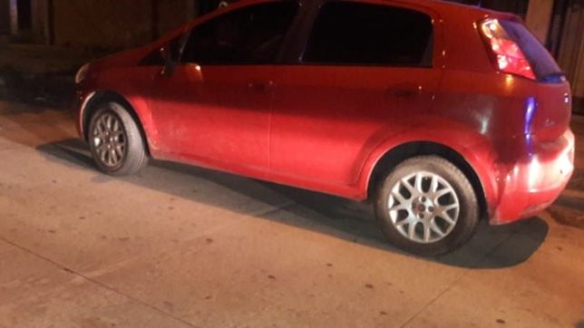 manejaba borracho y armado, cruzo un semaforo en rojo y casi choca contra un patrullero