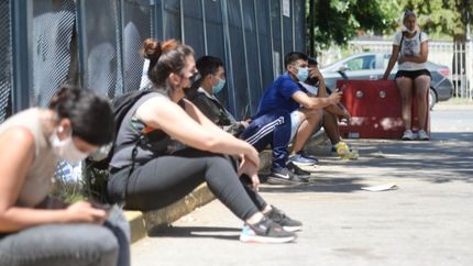Cambian el horario de atención de dos centros de testeo en La Plata por la ola de calor
