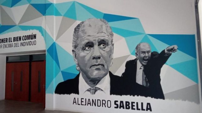 inauguraron un mural en homenaje a alejandro sabella en la facultad de periodismo