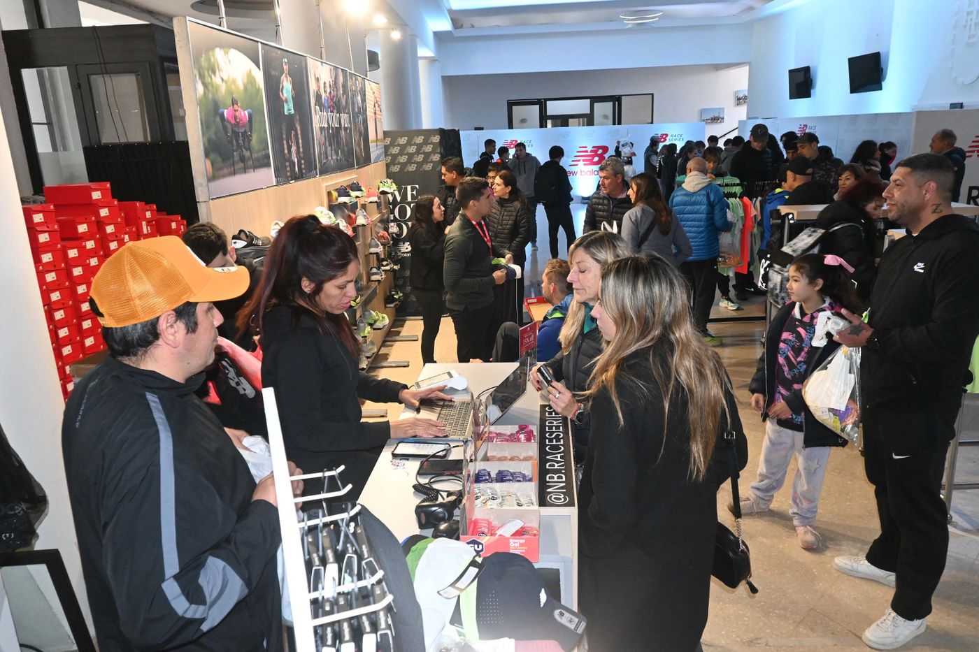 Entrega de kits Media Maraton La Plata (6)