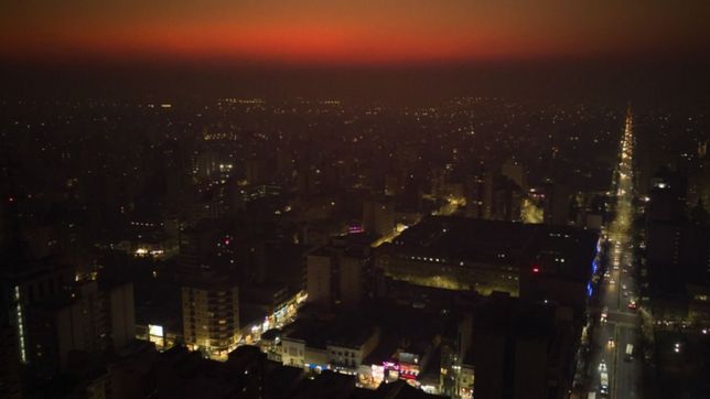 la plata se vio envuelta en el humo de las quemas y alertan por baja visibilidad