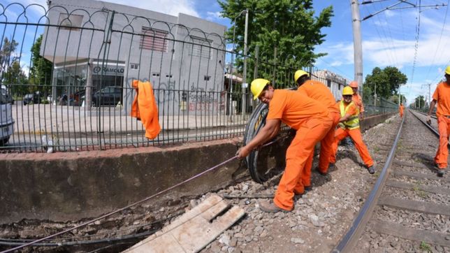 siguen los arreglos en las vias del roca y el tren solo funcionara desde villa elisa