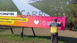 campana violenta en las calles de la plata: aparecieron pintadas con cruces esvasticas campana violenta en las calles de la plata: aparecieron pintadas con cruces esvasticas