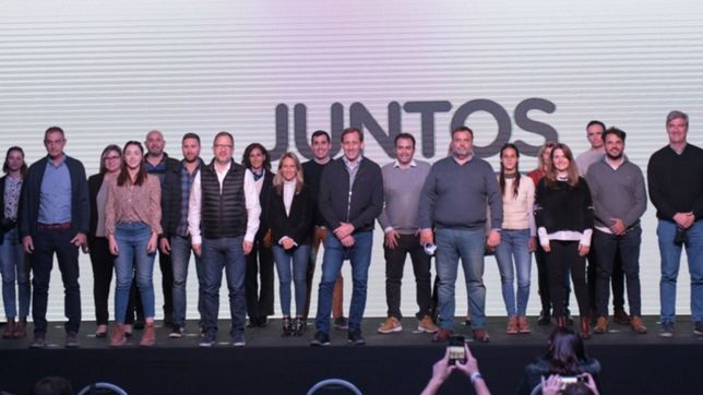 el dia despues de las paso, garro encabezo la foto de la unidad en juntos