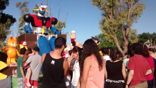 la vuelta del muneco: los platenses hacen el tradicional tour antes de la quema