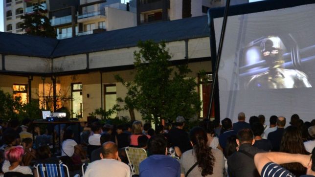 un cine movil recorrera los barrios de la plata durante las vacaciones de invierno