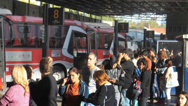 pasajeros de micros y trenes estallaron en las redes por el nuevo aumento