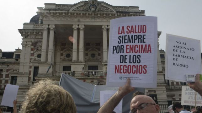 farmaceuticos marcharon en rechazo al desembarco de farmacity en la provincia