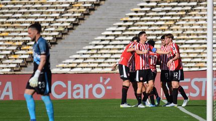 Estudiantes ganó, gustó y goleó ante Rosario Central para pasar a octavos de Copa Argentina