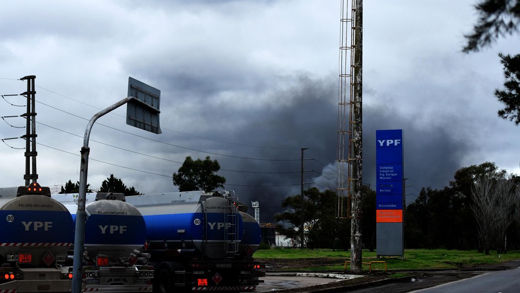 Así se vivió el impactante incendio en la Refinería de YPF
