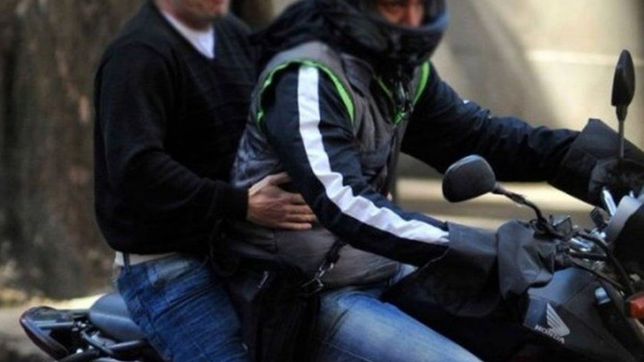 dos motochorros gatillaron contra un playero de una estacion de servicio