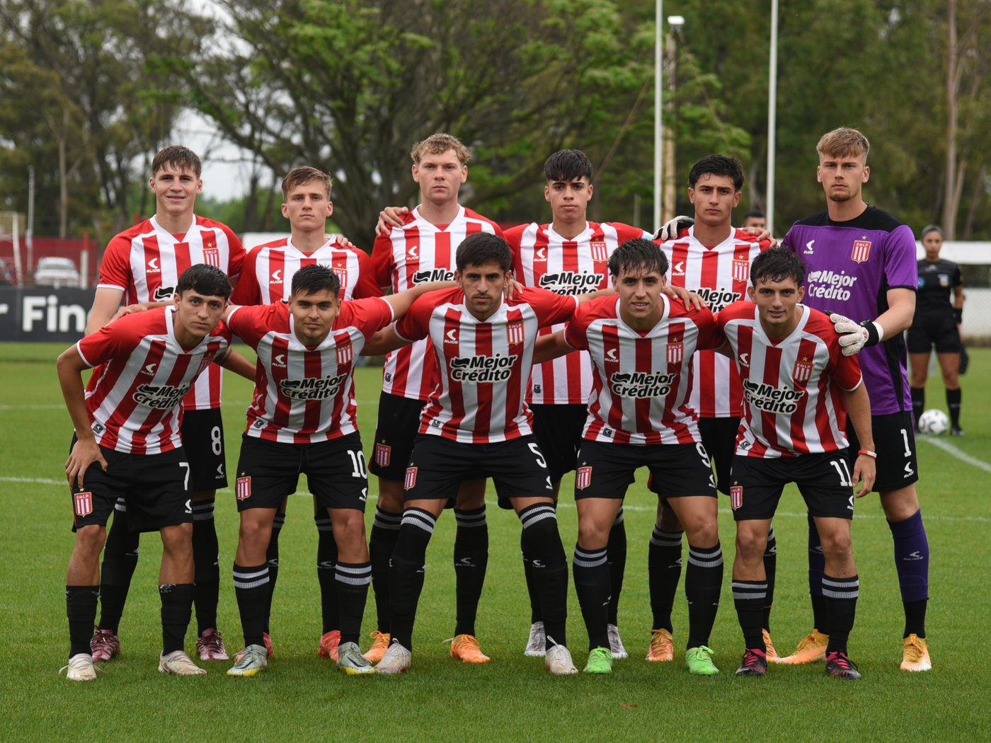 Estudiantes Independiente formación.png