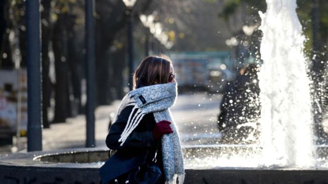 la ola de frio golpea a la ciudad: asi va a estar el clima el fin de semana largo