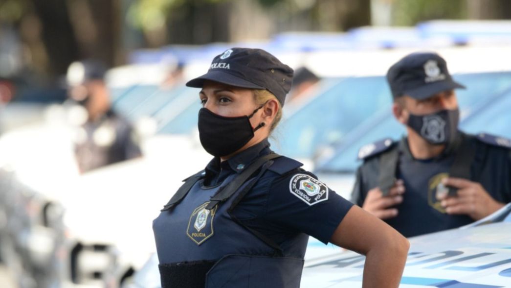 VIDEO: La historia del ángel azul que salvó a una mujer en el centro de La Plata