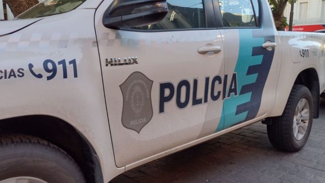 amenazaba con una cuchilla a los vecinos, quiso robar una moto y termino en la comisaria