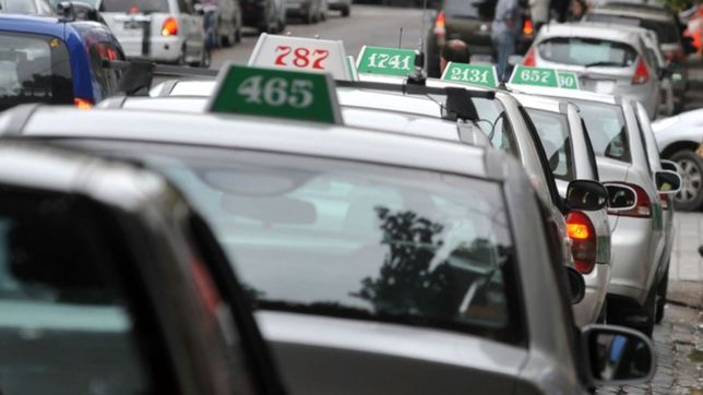 los taxistas dicen estar al borde de un acuerdo para evitar las multas en la plata