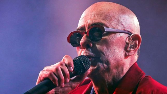 la legion ricotera expectante por un anuncio enigmatico del indio solari